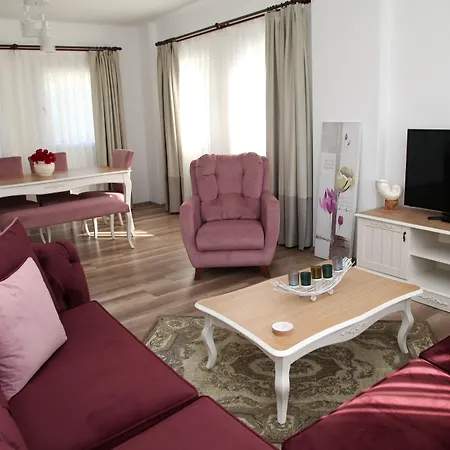 Dibek Homes & בית הארחה
